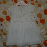Бяла рокличка с перлички 9-12м, снимка 1 - Бебешки рокли - 17664416