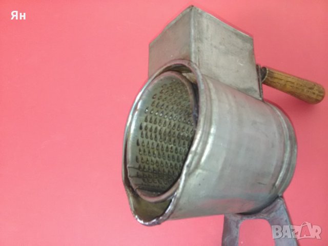Стара Качествена Метална Мелачка за Ядки 'Б.Т'-България, снимка 3 - Други ценни предмети - 21987796