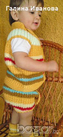Ръчно плетен бебешки костюм жилетка и гащички пелена, снимка 3 - Жилетки и елечета за бебе - 15828928