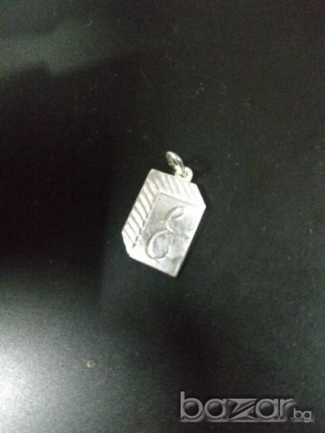 Страхотна, Сребърна,  мъничка висулка с буквата "Е", проба 925, снимка 1 - Колиета, медальони, синджири - 21230934