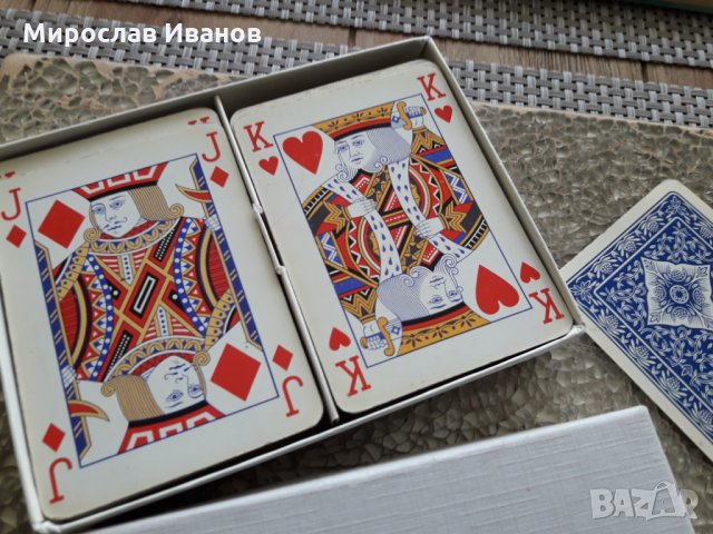 кутия с 2 комплекта карти от Виена , снимка 2 - Карти за игра - 25240476