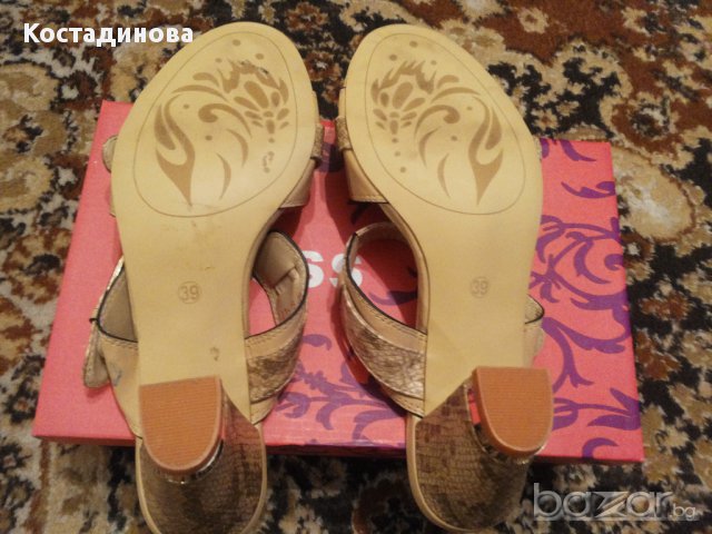Дамски чехли , снимка 5 - Дамски обувки на ток - 8337284