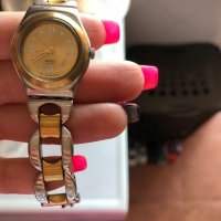Дамски часовник Swatch, снимка 2 - Дамски - 22103804