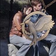 Колие от филма Игрите на глада 2 Сойка присмехулка Hunger Games Mockingjay, цвят старо злато, снимка 5 - Колиета, медальони, синджири - 9992214