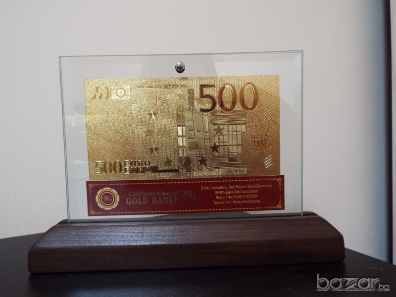 500 еврови златни банкноти в стъклена поставка и масивно дърво + Сертификат, снимка 1