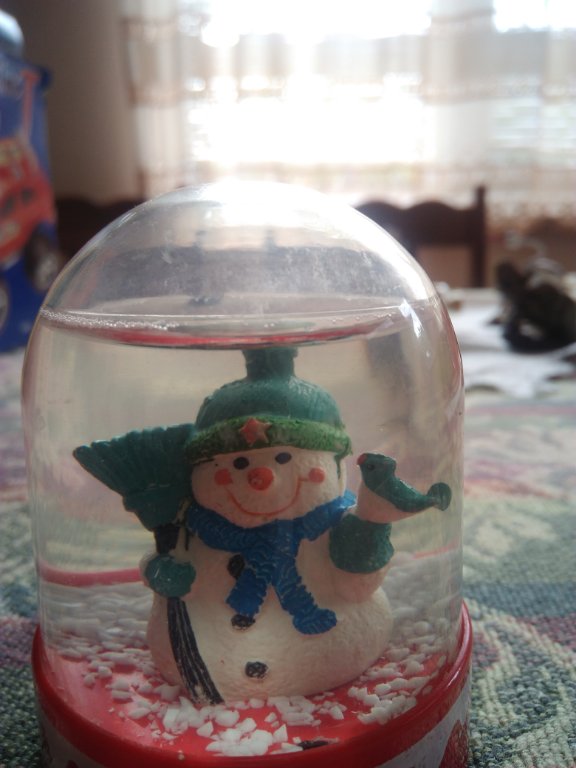 Коледна топка със снежен човек и валящ сняг в Коледни подаръци в гр.  Дряново - ID23219346 — Bazar.bg