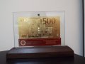 Банкноти 500 евро златни банкноти в стъклена поставка и масивно дърво със сертификат