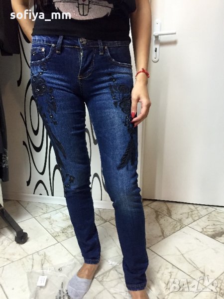 Дамски дънки с бродерия, снимка 1