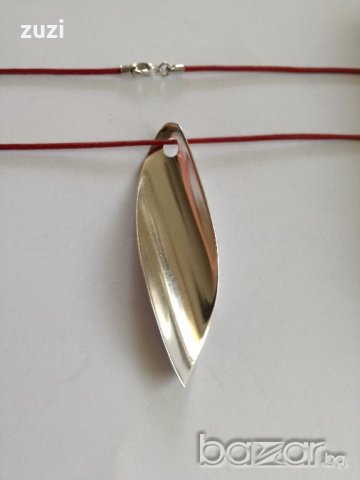 Сребърна висулка  на червена естествена кожа - сребро проба 925 , снимка 2 - Колиета, медальони, синджири - 18462757