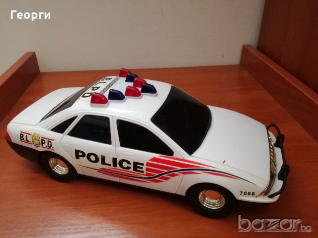 Полицейска кола и линейка, снимка 6 - Коли, камиони, мотори, писти - 21167231