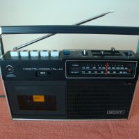 VINTAGE SONY CF-450 AM-FM CASSETTE PORTABLE RADIO                            радиокасетофон , снимка 2 - Радиокасетофони, транзистори - 26042629