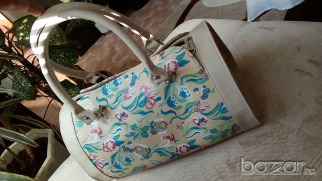 Нова дамска чанта/куфарче, снимка 7 - Куфари - 21260070