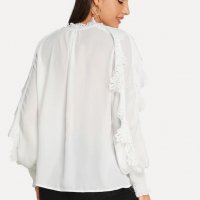 Блуза в бяло и ефектни ръкави, снимка 3 - Корсети, бюстиета, топове - 24548511
