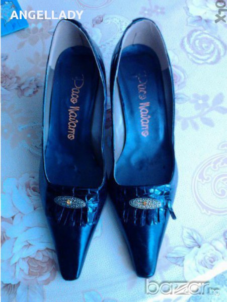 Продавам дамски черни обувки с брошка, снимка 1