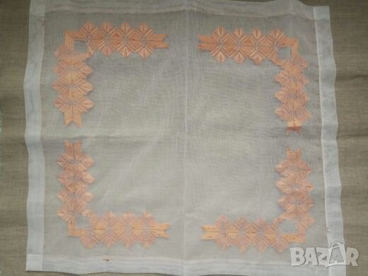 Продавам бродирана покривка, снимка 4 - Декорация за дома - 25869684