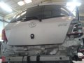 Toyota Yaris 1.0 vvti на части, снимка 2