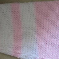 Прекрасна машинно плетена жилетка в бяло и розово размер 30, нова, снимка 9 - Детски пуловери и жилетки - 15826536