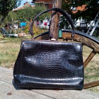 Стара Дамска чанта, снимка 1 - Антикварни и старинни предмети - 17939323
