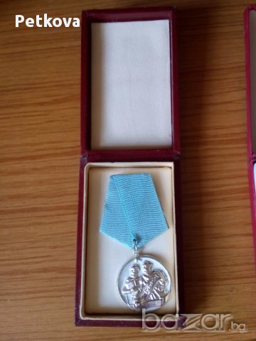 Ордени, медали, значки, снимка 16 - Антикварни и старинни предмети - 14941601