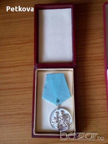 Ордени, медали, значки, снимка 16 - Антикварни и старинни предмети - 14941601