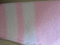 Прекрасна машинно плетена жилетка в бяло и розово размер 30, нова, снимка 9