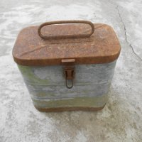 Стара военна метална кутия ( войнишка , военни , military ), снимка 1 - Антикварни и старинни предмети - 23597844