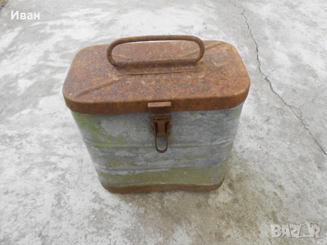 Стара военна метална кутия ( войнишка , военни , military )