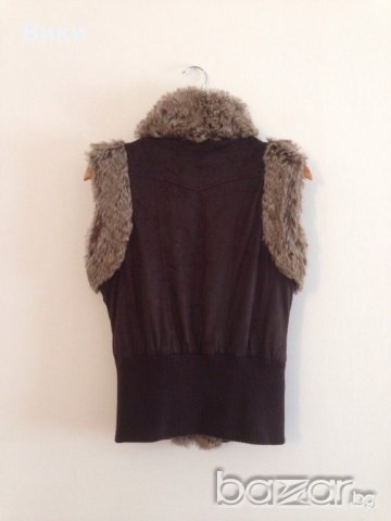 топъл елек с пухкава яка, снимка 4 - Елеци - 19955559