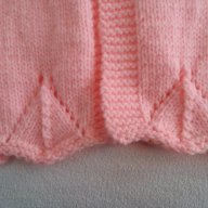 Ръчно плетена бебешка жилетка, снимка 4 - Жилетки и елечета за бебе - 16391446