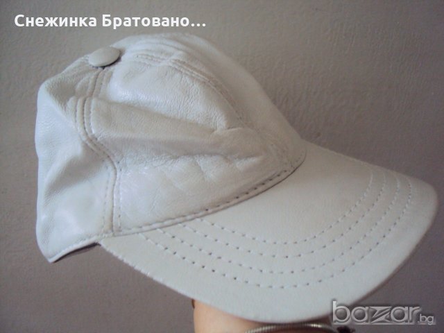 Дамска шапка от естествена бяла кожа 