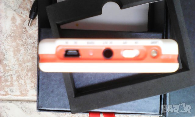 Соларна външна батерия за GSM, таблет, GPS с фенерче и различни букси, снимка 2 - Външни батерии - 21867256