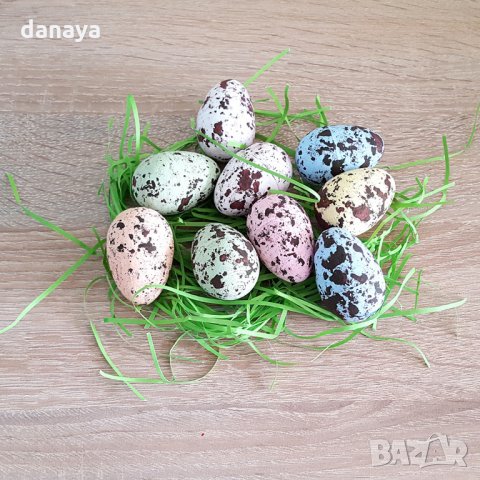 Великденски шарени яйца с тревичка в кутийка декорация украса за Великден