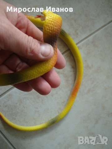" Жълта змия "  - реалистична силиконова змия, снимка 4 - Колекции - 21533048