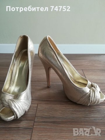 Високи златисти обувки , снимка 2 - Дамски елегантни обувки - 25183218