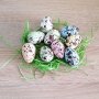 Великденски шарени яйца с тревичка в кутийка декорация украса за Великден