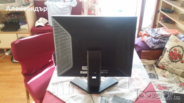 Монитор DELL 19 инчов, снимка 5 - Монитори - 19063883