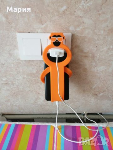 Нов гумен здрав държач за телефон при зареждане до контакта, снимка 1