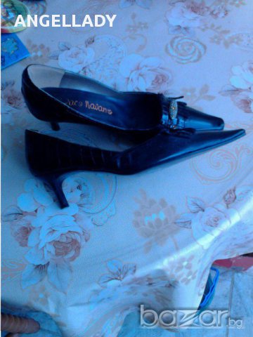 Продавам дамски черни обувки с брошка, снимка 3 - Дамски ежедневни обувки - 14252659