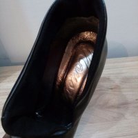 Уникален дизаин, снимка 3 - Дамски обувки на ток - 19712193