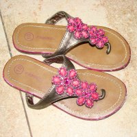 Ефектни чехли за момиче XHILARATION, снимка 1 - Детски сандали и чехли - 22307516