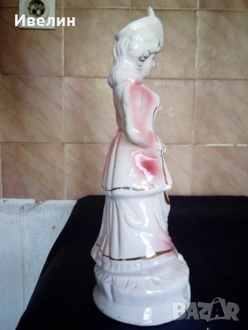 порцеланова статуетка, снимка 4 - Антикварни и старинни предмети - 21760096