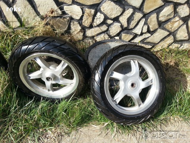 2 броя гуми и джанти за скутер 110/70/12, снимка 6 - Гуми и джанти - 10098803