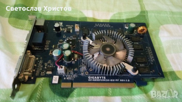 Продавам видео карта GIGABYTE GF 8500 GV-N850T256IA-RH-PF 256MB DDR2 128bit VGA DVI TV PCI-E Картата