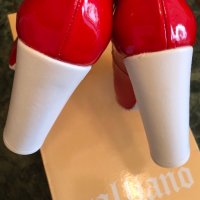 Обувки бяло и червено Galliano, снимка 6 - Дамски обувки на ток - 21679873