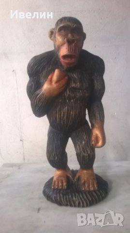 дървена статуетка-горила