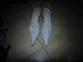 Елегантни бели обувки,естествена кожа