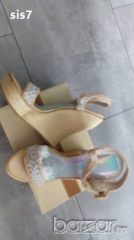 Уникални нови сандали в бежово златно, снимка 4 - Сандали - 11354181