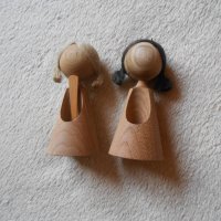 Дървени малки кукли и свещник , снимка 2 - Антикварни и старинни предмети - 23623488