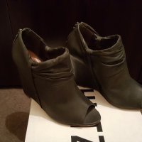 Нови уникални обувки, снимка 2 - Дамски елегантни обувки - 22148834