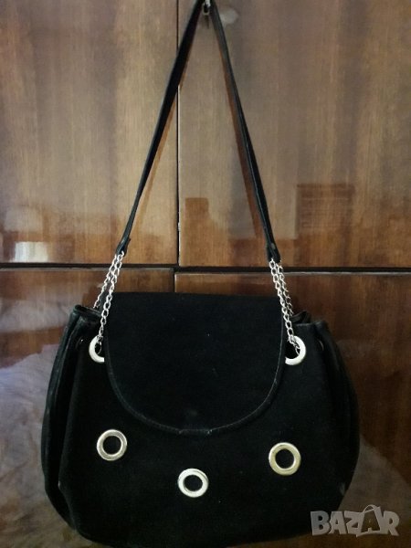 Дамска черна чанта от велур, снимка 1